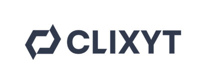 Attache innovante qui rend le port du sac à dos compatible avec un airbag corporel. En cas de chute, le sac à dos se détache automatiquement du motard.